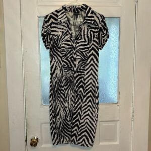 Enfocus Studio Women’s Black and White Buttoned Ruched Short Sleeve Dress Size M